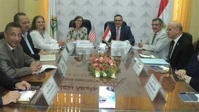 رئيس جامعة بنها يبحث سبل التعاون مع المعهد الدولي للتعليم IIE الأمريكي