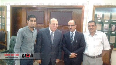 وزير التنمية الإدارية يبحث مشكلة النظافة مع وفد شباب الفيوم
