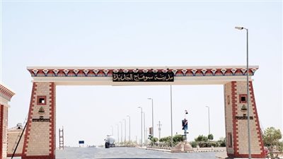 وزير الإسكان يصل سوهاج لتفقد مشروعات المياه والصرف