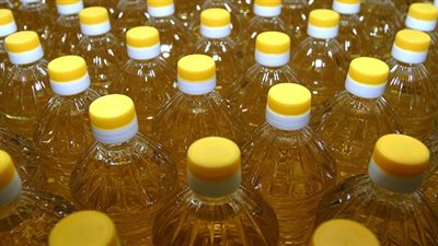 طرح زيت عباد الشمس الجديد بسعر 20 جنيها للتر ضمن مقررات سلع الخبز