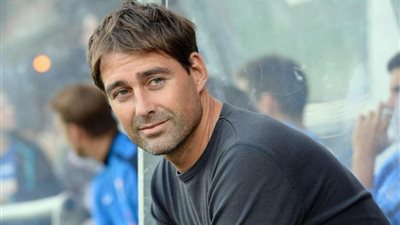 فايلر يجتمع مع جهازه المعاون قبل المران المسائي بالأهلي