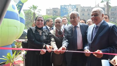 وزير التموين ومحافظ الجيزة يفتتحان معارض 