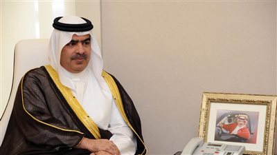 وزير الاتصالات البحريني يغادر القاهرة