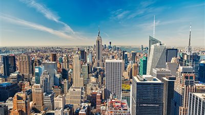 شاب يصمم مدينة مانهاتن ببقايا الهواتف والكمبيوتر (صور)