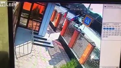 مصرع شابة في حادث سير مروع (فيديو)