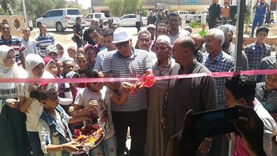 محافظ الوادي الجديد يفتتح معرض بيع المستلزمات المدرسية بأسعار مخفضة (صور)