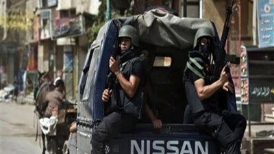 ضبط تشكيل عصابي سرق 3 سيارات بالبحيرة