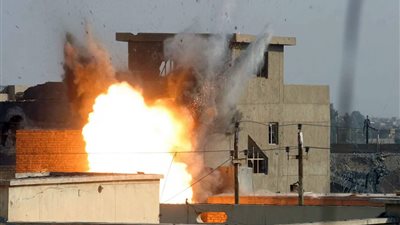 سقوط 5 قتلى و9 جرحى في قصف محطة وقود لداعش بالعراق