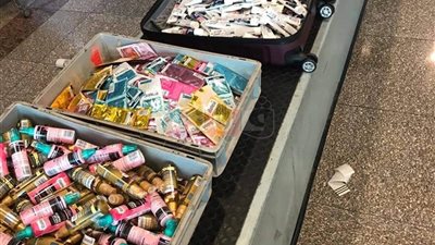 ضبط أوكرانية حاولت تهريب أدوية لعلاج الخصوبة والعقم بمطار الغردقة (صور)