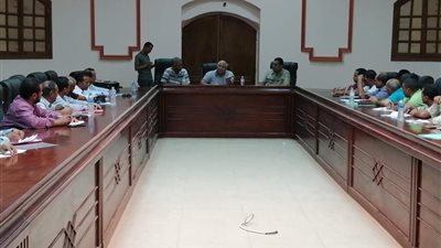 بحث تسهيلات تقنين واضعي اليد على أراضي الدولة بالوادي الجديد