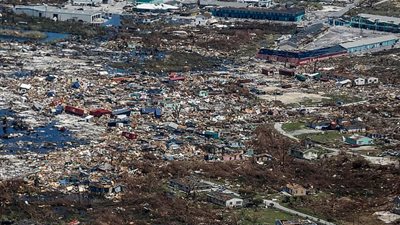 تسرب نفطي بالمحيط الأطلسي بسبب إعصار دوريان (فيديو وصور)