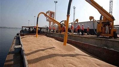 83 ألفا و576 طن حبوب وغلال في صومعة ميناء دمياط