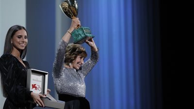 إريان إسكاريد تفوز بجائزة أفضل ممثلة في مهرجان فينيسيا السينمائي