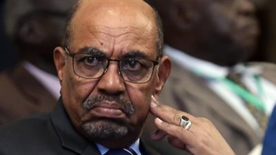 محاكمة البشير.. اكتشاف الملايين من اليورو بغرفة في القصر الرئاسي