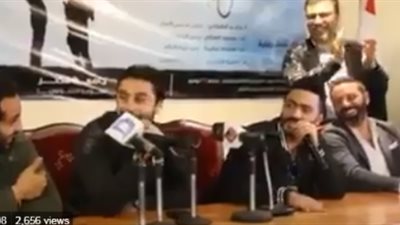 تامر حسنى يمازح الصقر: استعد يا أحمد للدويتو اللي جاي (فيديو)