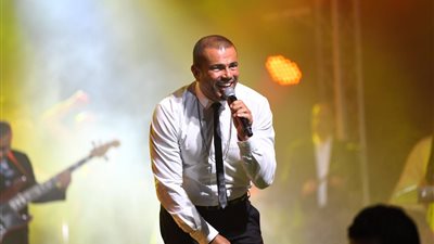 عمرو دياب يشعل حفل جولف بورتو كايرو وسط حضور جماهيري كبير (صور)