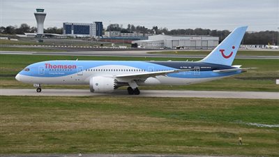 تحويل مسار طائرة بريطانية بعد تحطم نافذة قمرة القيادة