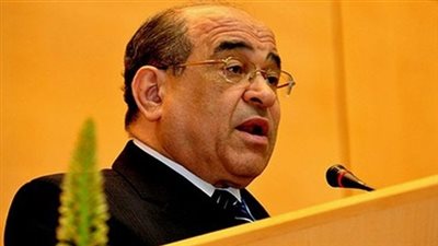 نقيب الصحفيين والفقى ونجوى فؤاد في عزاء هيكل بالتحرير