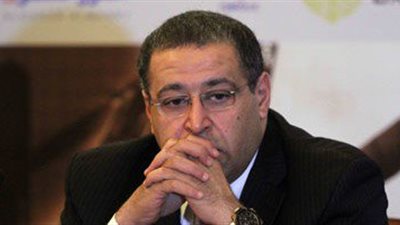 أشرف سالمان وإبراهيم عيسى يصلان عزاء هيكل