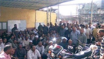 عمال سكر الفيوم يهددون بالإضراب عن الطعام