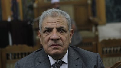 «محلب» يصل عزاء «هيكل» بالتحرير