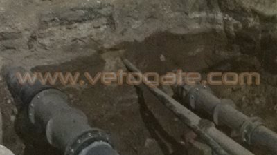 بالصور.. كسر «ماسورة» وراء انقطاع المياه بالأقصر