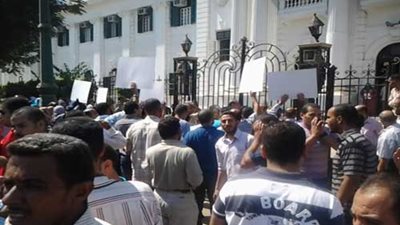 موظفو أوقاف الإسماعيلية يتظاهرون ضد العنصرية