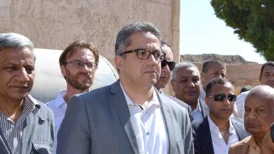 تفاصيل التصدي لمحاولات تحويل هرم خوفو إلى لوحة إعلانية.. وزير الآثار يرفض طلب 15 دولة بوضع أعلامهم فوق الأثر الكبير.. «العناني»: لم نوافق على وضع «لوجو» 5 دقائق مقابل 500 ألف دولار