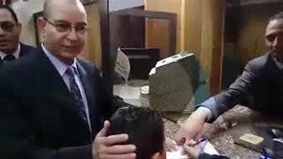 أبناء صحفي شهيد يتبرعان بمصروفهما لصندوق تحيا مصر ببورسعيد (فيديو)