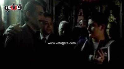 بالفيديو.. مجدي الجلاد يلتقط سيلفي في عزاء «هيكل»