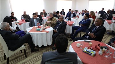 المبعوث الأممي يبحث مع 20 نائبا ليبيا عملية السلام في البلاد (صور)