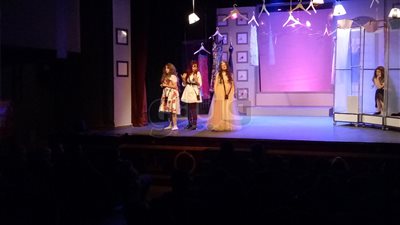 وزيرة الثقافة في حضرة «أحوال شخصية» بمسرح أوبرا ملك