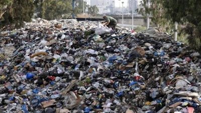 تفعيل التعاقد مع شركات النظافة لحل أزمة القمامة بالشرقية