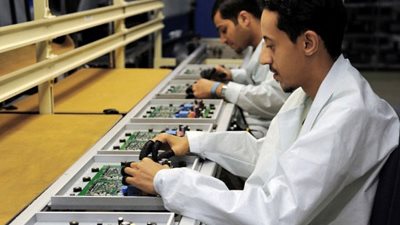 فاروق سالم: القرارات الاقتصادية للحكومة تزيد سخط المستثمرين