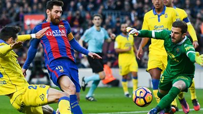 برشلونة يتقدم بهدف أمام لاس بالماس بالشوط الأول