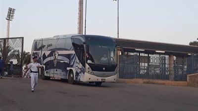 حافلة الزمالك تصل برج العرب استعدادا لمواجهة بيراميدز