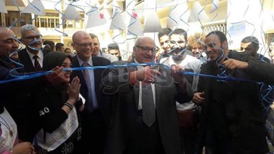 افتتاح المعرض الفني للأسر الطلابية في «تجارة عين شمس»