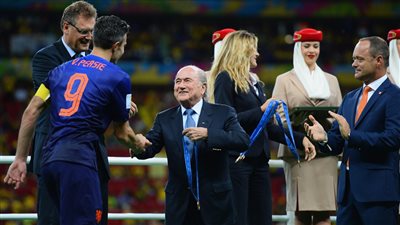 بالفيديو.. جمهور البرازيل يقابل بلاتر بصفارات الاستهجان