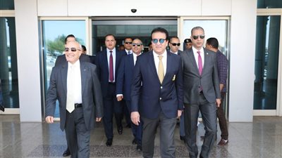 وزيرا الإنتاج الحربي والتعليم يصلان سوهاج لافتتاح المعمل الصيني للطاقة