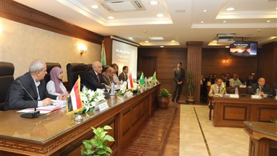 محافظ الجيزة يوجه برفع الإشغالات والباعة الجائلين بمحيط المدارس