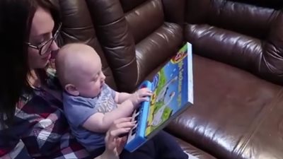 الفرق بين تعامل الأمهات والآباء مع أطفالهم (فيديو)