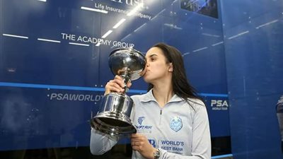 «مصر للطيران» الناقل الرسمي لبطلة الإسكواش العالمية نور الطيب