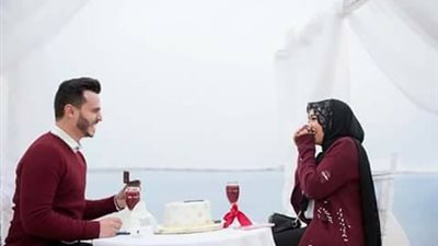 شاب سوري يعد لخطيبته المصرية مفاجأة غير متوقعة في عيد ميلادها (صور)
