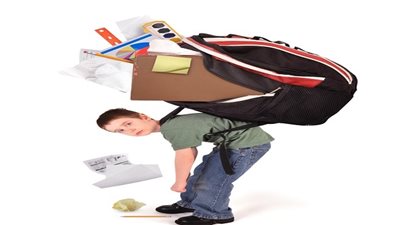 لحماية طفلك من إصابات العمود الفقري.. 6 نصائح لحمل حقيبة المدرسة بشكل صحيح