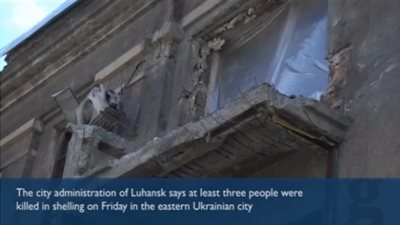 بالفيديو.. الجيش الأوكراني يقصف مواقع المتمردين