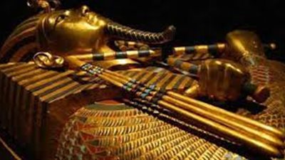 المشرف على المتحف الكبير يكشف سر تأجيل نقل آثار توت عنخ آمون الذهبية