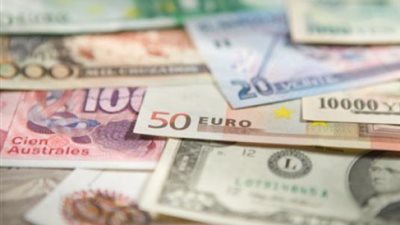 تباين أسعار صرف العملات أمام الجنيه في ختام تعاملات اليوم