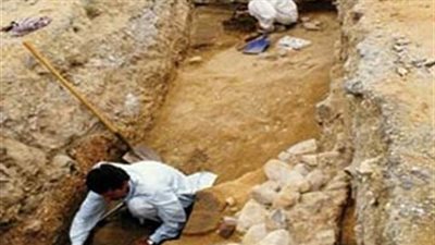 التحقيق مع 3 أشخاص وربة منزل لاتهامهم بالتنقيب عن الآثار بأسوان