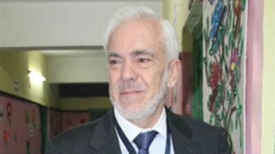 سفير اليونان يغادر مطار القاهرة بعد انتهاء فترة عمله