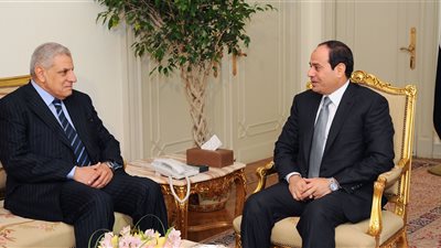 إبراهيم محلب مهندس القصر.. رئيس لجان الملفات الشائكة.. بلدوزر استرداد أراضي الدولة.. حامي القاهرة التراثية.. ومطور السكك الحديد للحد من الحوادث